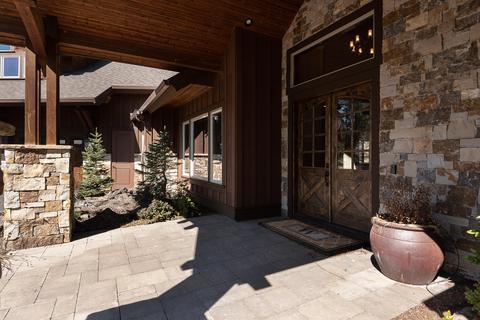 56619 Sunstone Loop, Bend, OR 97707 photo 2