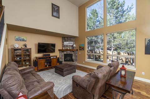 20540 Jacklight Ln, Bend, OR 97702 photo 2