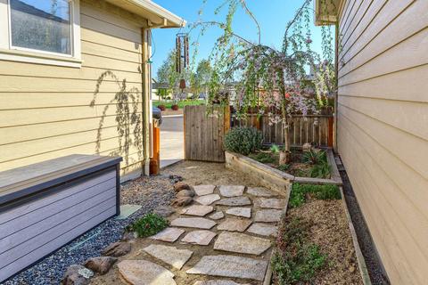 1126 Rustler Peak St, Central Point, OR 97502 photo 9