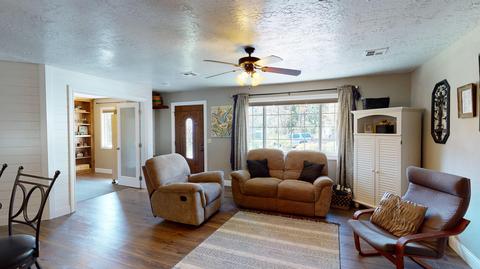 290 Crestview Loop, Grants Pass, OR 97527 photo 2