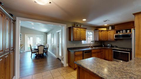 290 Crestview Loop, Grants Pass, OR 97527 photo 12