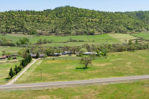3137 E Antelope Rd, Eagle Point, OR 97524 photo 2