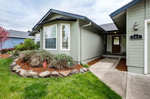 561 Crystal Dr, Eagle Point, OR 97524 photo 5