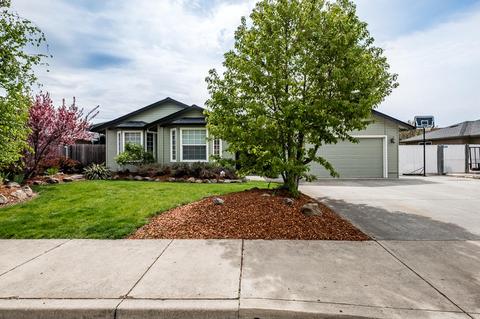 561 Crystal Dr, Eagle Point, OR 97524 photo 2