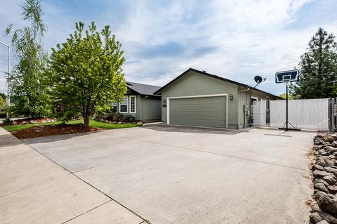 561 Crystal Dr, Eagle Point, OR 97524 photo 3