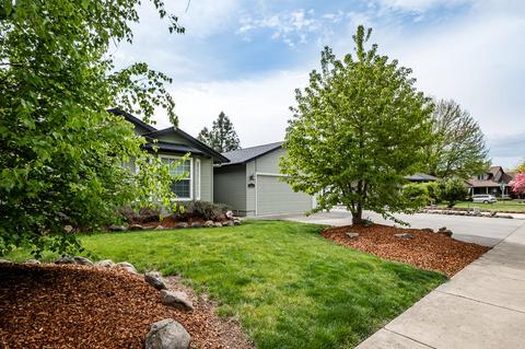 561 Crystal Dr, Eagle Point, OR 97524 photo 4