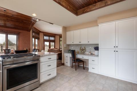 22575 Skyview Ln, Bend, OR 97702 photo 12