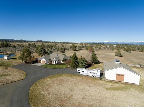 22575 Skyview Ln, Bend, OR 97702 photo 2