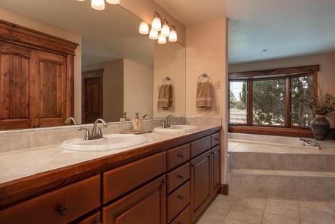 22575 Skyview Ln, Bend, OR 97702 photo 16