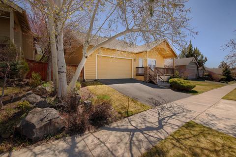 20703 Beaumont Dr, Bend, OR 97701 photo 2