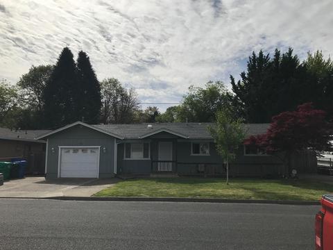 715 Talbot St, Eagle Point, OR 97524 photo 2