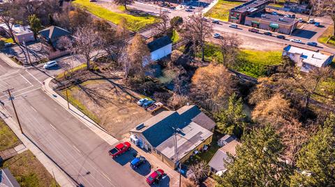 19 N Shasta Ave, Eagle Point, OR 97524 photo 3
