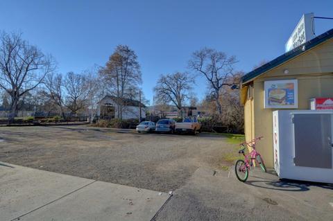 19 N Shasta Ave, Eagle Point, OR 97524 photo 4