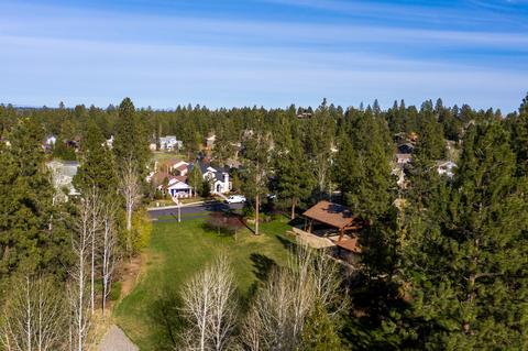 61562 Devils Lake Dr, Bend, OR 97702 photo 4