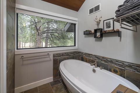 60010 E Ridgeview Dr, Bend, OR 97702 photo 18
