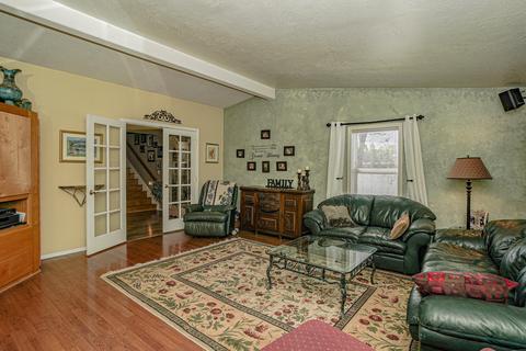 6684 Table Rock Rd, Central Point, OR 97502 photo 4