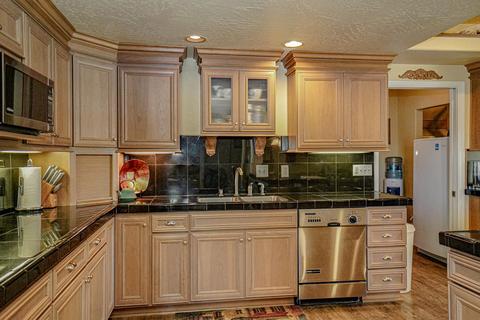 6684 Table Rock Rd, Central Point, OR 97502 photo 16
