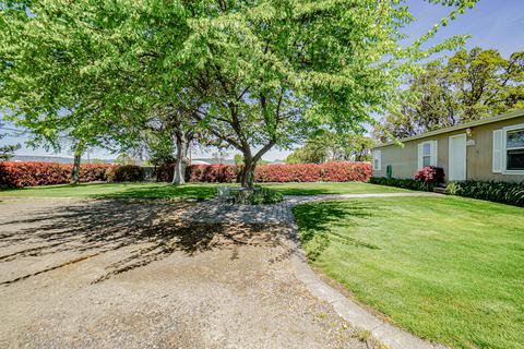 6684 Table Rock Rd, Central Point, OR 97502 photo 3
