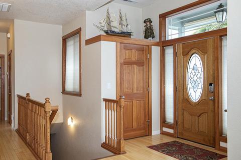 1580 Panoramic Loop, Grants Pass, OR 97527 photo 2