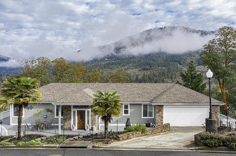 1580 Panoramic Loop, Grants Pass, OR 97527 photo 1