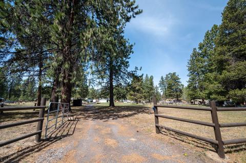 59805 Cheyenne Rd, Bend, OR 97702 photo 2