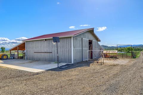 1350 Hammel Rd, Eagle Point, OR 97524 photo 1