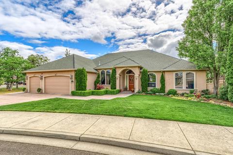 112 Pebble Creek Dr, Eagle Point, OR 97524 photo 1