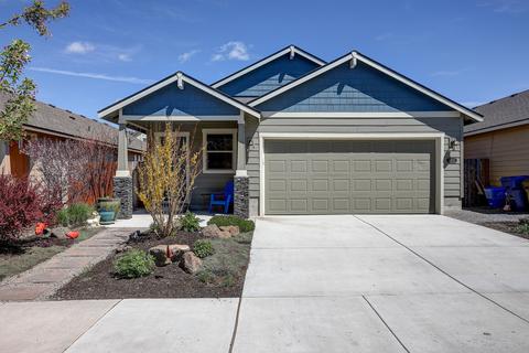 61932 Lorrin Pl, Bend, OR 97702 photo 2
