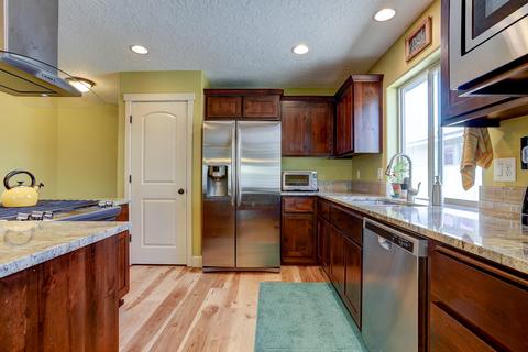 61932 Lorrin Pl, Bend, OR 97702 photo 8