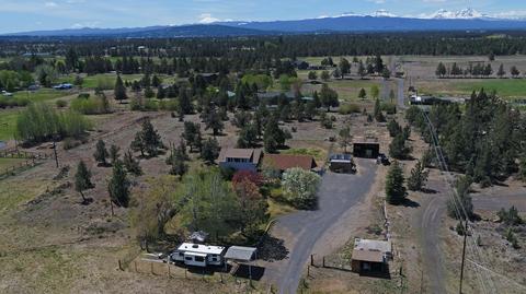 63591 Gentry Loop, Bend, OR 97701 photo 2