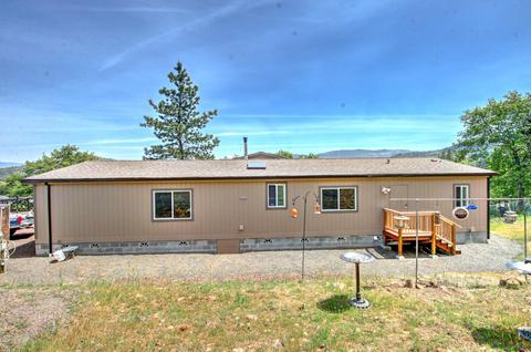 7610 Torrey Pines Ter, Eagle Point, OR 97524 photo 3