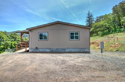 7610 Torrey Pines Ter, Eagle Point, OR 97524 photo 2