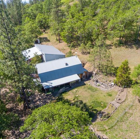 731 Greenleaf Dr, Eagle Point, OR 97524 photo 2