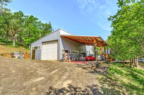 731 Greenleaf Dr, Eagle Point, OR 97524 photo 4