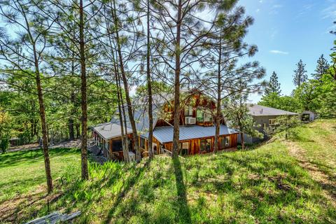 731 Greenleaf Dr, Eagle Point, OR 97524 photo 1