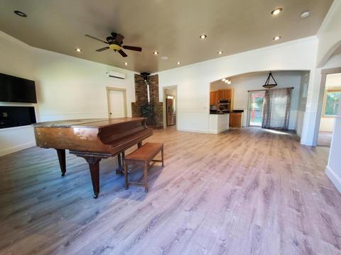 151 Seventh St, Glendale, OR 97442 photo 3