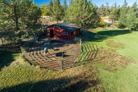 64823 Glacier View Dr, Bend, OR 97703 photo 4