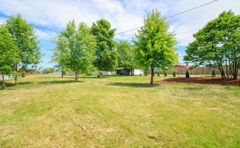 211 Sierra Dr, Eagle Point, OR 97524 photo 3