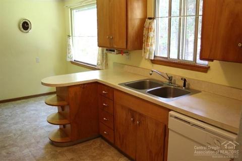 534 SE 5th St, Bend, OR 97702 photo 4