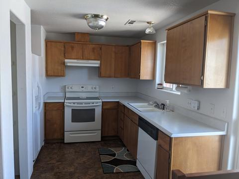 239 Tracy Ave, Eagle Point, OR 97524 photo 3