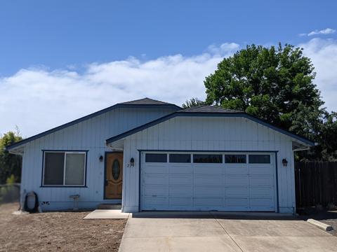 239 Tracy Ave, Eagle Point, OR 97524 photo 1