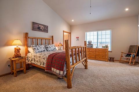 871 E Cascade Ave, Sisters, OR 97759 photo 9