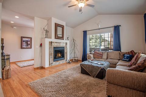 871 E Cascade Ave, Sisters, OR 97759 photo 3