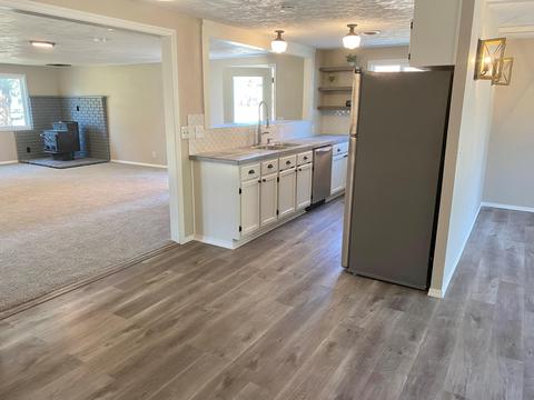 22860 Mcgrath Rd, Bend, OR 97701 photo 3