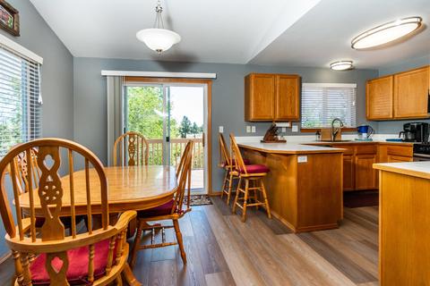 1012 NE Locksley Dr, Bend, OR 97701 photo 6