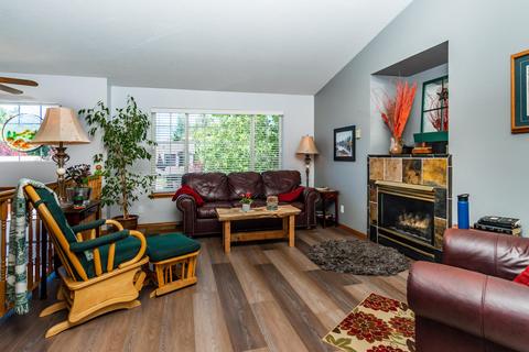 1012 NE Locksley Dr, Bend, OR 97701 photo 9