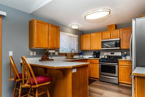 1012 NE Locksley Dr, Bend, OR 97701 photo 4