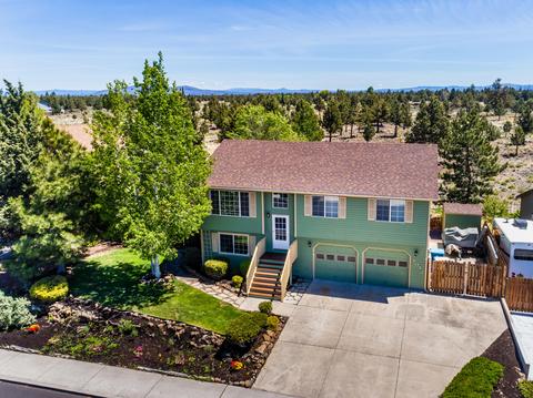 1012 NE Locksley Dr, Bend, OR 97701 photo 2