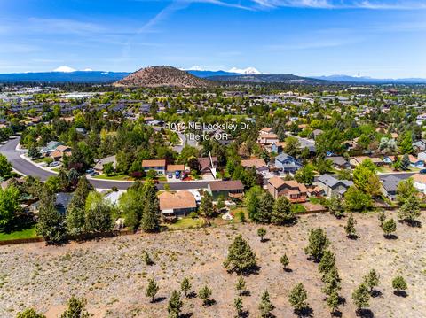 1012 NE Locksley Dr, Bend, OR 97701 photo 3