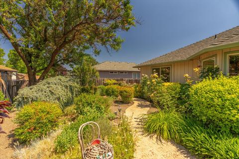 644 Benjamin Way, Phoenix, OR 97535 photo 8